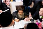 חגיגת הכנסת ספר תורה אריינגעגעבן צום ביהמ"ד הגדול אין קרית יואל דורך הרה"ח ר' אברהם מאיר יעקב פאלאטשעק הי"ו מיט די בהשתתפות כ"ק אדמו"ר מסאטמאר שליט"א.