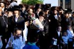 חגיגת הכנסת ספר תורה אריינגעגעבן צום ביהמ"ד הגדול אין קרית יואל דורך הרה"ח ר' אברהם מאיר יעקב פאלאטשעק הי"ו מיט די בהשתתפות כ"ק אדמו"ר מסאטמאר שליט"א.