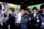 חגיגת הכנסת ספר תורה אריינגעגעבן צום ביהמ"ד הגדול אין קרית יואל דורך הרה"ח ר' אברהם מאיר יעקב פאלאטשעק הי"ו מיט די בהשתתפות כ"ק אדמו"ר מסאטמאר שליט"א.