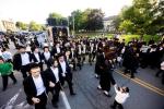 חגיגת הכנסת ספר תורה אריינגעגעבן צום ביהמ"ד הגדול אין קרית יואל דורך הרה"ח ר' אברהם מאיר יעקב פאלאטשעק הי"ו מיט די בהשתתפות כ"ק אדמו"ר מסאטמאר שליט"א.