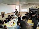 כ"ק גאב"ד מאקאווא שליט"א ווערט באמערקט זיך באטייליגן ביים פת שחרית סעודה וואס קומט פאר טעגליך נאך דאווענען אין זיין בית המדרש, לרגל די הילולא קדישא פון דעם הרה"ק מסאטמאר זי"ע.