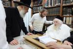 בילדער פון רבנים און ראשי ישיבות וואס זענען אין די לעצטערע טעג אריין בקודש פנומה צו כ"ק גאב"ד ירושלים שליט"א.