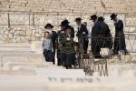 יארצייט פון בעל תפארת אהרן שומרי אמונים זצ"ל ביי כ"ק אדמו"ר משומרי אמונים שליט"א.