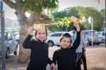 א הערליכע שפיל פארגעקומען אין ארץ ישראל לכבוד בין הזמנים מיט די באטייליגונג פון בארימטע אקטיארן מיטן נאמען 'שילדיג'.