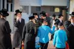 א הערליכע שפיל פארגעקומען אין ארץ ישראל לכבוד בין הזמנים מיט די באטייליגונג פון בארימטע אקטיארן מיטן נאמען 'שילדיג'.