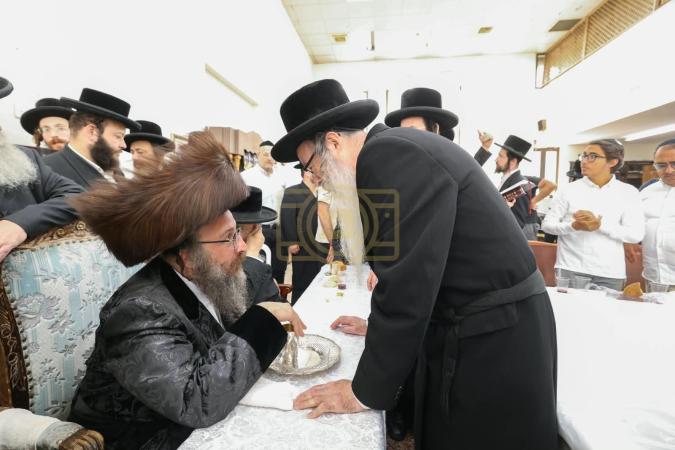 שמחת הברית בחצר קודש ביאלא בית שמש.

היינט פארגעקו