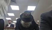 'א בליק' פאסט אויף ווי כ"ק אדמו"ר מאקאווע שליט"א ביים זאגן סליחות היינט מיט די ספרדים.
