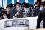 פולע בילדער גאלעריע פון די באזוך אין די סאטמארער אינגעל קעמפ און מעמד הנחת אבן הפינה פארן בנין שפע יואל דורך כ"ק אדמו"ר מסאטמאר שליט"א.