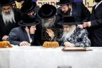 Main image for פולע בילדער גאלעריע פון די באזוך אין די סאטמארער אינגעל קעמפ און מעמד הנחת אבן הפינה פארן בנין שפע יואל דורך כ"ק אדמו"ר מסאטמאר שליט"א.