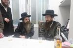 כ"ק אדמו"ר מאמשינאוו ארה"ב שליט"א וועלכע האלט זיך אויף אין די יעצטיגע זומער וואכן אין ארה"ק אויף א באזוך אין די אפיסעס פון מרכז "עזרה ויעוץ" .