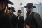 כ"ק אדמו"ר מאמשינאוו ארה"ב שליט"א וועלכע האלט זיך אויף אין די יעצטיגע זומער וואכן אין ארה"ק אויף א באזוך אין די אפיסעס פון מרכז "עזרה ויעוץ" .