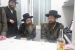 כ"ק אדמו"ר מאמשינאוו ארה"ב שליט"א וועלכע האלט זיך אויף אין די יעצטיגע זומער וואכן אין ארה"ק אויף א באזוך אין די אפיסעס פון מרכז "עזרה ויעוץ" .
