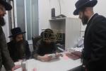 כ"ק אדמו"ר מאמשינאוו ארה"ב שליט"א וועלכע האלט זיך אויף אין די יעצטיגע זומער וואכן אין ארה"ק אויף א באזוך אין די אפיסעס פון מרכז "עזרה ויעוץ" .
