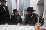 כ"ק אדמו"ר מאמשינאוו ארה"ב שליט"א וועלכע האלט זיך אויף אין די יעצטיגע זומער וואכן אין ארה"ק אויף א באזוך אין די אפיסעס פון מרכז "עזרה ויעוץ" .