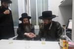 כ"ק אדמו"ר מאמשינאוו ארה"ב שליט"א וועלכע האלט זיך אויף אין די יעצטיגע זומער וואכן אין ארה"ק אויף א באזוך אין די אפיסעס פון מרכז "עזרה ויעוץ" .
