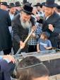 מעמד הנחת אבן הפינה פארן נייעם בית המדרש 'כלל חסידי' אין שכונת רמות א' אין ירושלים.