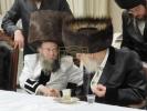 יארצייט אין ארץ ישראל פון כ"ק אדמו"ר מקרעטשניף סיגעט זצ"ל ביי כ"ק אדמו"ר מקרעטשניף סיגעט שליט"א פון וויליאמסבורג.