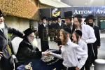 כ"ק אדמו"ר מצאנז קלויזענבורג שליט"א אויף א קורצע באזוך אין ארה"ק.