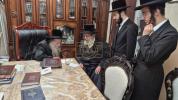 כ"ק אדמו"ר מרימנוב שליט"א ביי גדולי האדמו"רים לקראת די חתונה פון זיין זון.