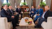 יצחק הערצאג טרעפט זיך מיט קושנער און מלאדענאוו בשעת די נעקסטע פאזע אין עזה פארמירט זיך.
