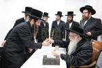 בילדער גאלעריע פון קבלת קהל ביי כ"ק אדמו"ר מצאנז שליט"א איבער גאנץ ארץ ישראל לרגל די ימי הרחמים והרצון.