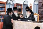 בילדער גאלעריע פון קבלת קהל ביי כ"ק אדמו"ר מצאנז שליט"א איבער גאנץ ארץ ישראל לרגל די ימי הרחמים והרצון.