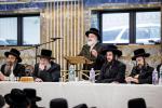 מעמד בחינה פומבי ווי תלמידי ישיבה סניף דרכי תורה האבן זיך פארהערט מערערע מסכתות בראשות הגה"צ אב"ד ור"מ שליט"א אין די זאלן פון אלפי מנשה