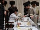יומא דהילולא קמא: צענטראלע סעודת הילולא און סיום הש"ס בחצר הקודש קרעטשניף.