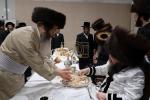 יומא דהילולא קמא: צענטראלע סעודת הילולא און סיום הש"ס בחצר הקודש קרעטשניף.