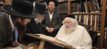 היסטארישע מעמד חנוכת הבית פארן נייעם פעסטונג פון וועלט בארימטע "עזרה ויעוץ", מיט די באטייליגונג פון צענדליגע אדמורי"ם רבנים ומורי הוראה