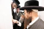 היסטארישע מעמד חנוכת הבית פארן נייעם פעסטונג פון וועלט בארימטע "עזרה ויעוץ", מיט די באטייליגונג פון צענדליגע אדמורי"ם רבנים ומורי הוראה