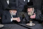 היסטארישע מעמד חנוכת הבית פארן נייעם פעסטונג פון וועלט בארימטע "עזרה ויעוץ", מיט די באטייליגונג פון צענדליגע אדמורי"ם רבנים ומורי הוראה