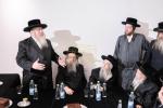 היסטארישע מעמד חנוכת הבית פארן נייעם פעסטונג פון וועלט בארימטע "עזרה ויעוץ", מיט די באטייליגונג פון צענדליגע אדמורי"ם רבנים ומורי הוראה