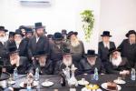 היסטארישע מעמד חנוכת הבית פארן נייעם פעסטונג פון וועלט בארימטע "עזרה ויעוץ", מיט די באטייליגונג פון צענדליגע אדמורי"ם רבנים ומורי הוראה