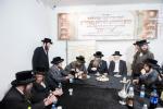 היסטארישע מעמד חנוכת הבית פארן נייעם פעסטונג פון וועלט בארימטע "עזרה ויעוץ", מיט די באטייליגונג פון צענדליגע אדמורי"ם רבנים ומורי הוראה