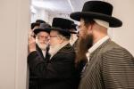 היסטארישע מעמד חנוכת הבית פארן נייעם פעסטונג פון וועלט בארימטע "עזרה ויעוץ", מיט די באטייליגונג פון צענדליגע אדמורי"ם רבנים ומורי הוראה