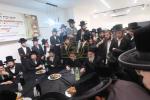 היסטארישע מעמד חנוכת הבית פארן נייעם פעסטונג פון וועלט בארימטע "עזרה ויעוץ", מיט די באטייליגונג פון צענדליגע אדמורי"ם רבנים ומורי הוראה