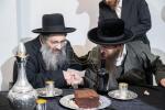 היסטארישע מעמד חנוכת הבית פארן נייעם פעסטונג פון וועלט בארימטע "עזרה ויעוץ", מיט די באטייליגונג פון צענדליגע אדמורי"ם רבנים ומורי הוראה