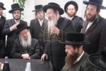 היסטארישע מעמד חנוכת הבית פארן נייעם פעסטונג פון וועלט בארימטע "עזרה ויעוץ", מיט די באטייליגונג פון צענדליגע אדמורי"ם רבנים ומורי הוראה