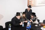היסטארישע מעמד חנוכת הבית פארן נייעם פעסטונג פון וועלט בארימטע "עזרה ויעוץ", מיט די באטייליגונג פון צענדליגע אדמורי"ם רבנים ומורי הוראה