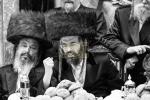 שמחת הברית לבן הנולד ביי כ"ק אדמו"ר מזוועהיל שליט"א, איידעם ביי הגה"צ ר' מרדכי טווערסקי זצ"ל, בנו הגדול פון כ"ק אדמו"ר מראחמיסטריווקא זצ"ל.