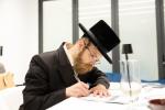 קאנגרעסמאן מייק לאולער טרעט אויף ביי פראכטפולן באנקעט פאר נגידים פונעם סקווירא "עמודי העולם" פראיעקט.
