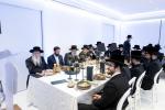 קאנגרעסמאן מייק לאולער טרעט אויף ביי פראכטפולן באנקעט פאר נגידים פונעם סקווירא "עמודי העולם" פראיעקט.