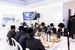 קאנגרעסמאן מייק לאולער טרעט אויף ביי פראכטפולן באנקעט פאר נגידים פונעם סקווירא "עמודי העולם" פראיעקט.