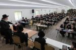 הגאון ר' אפרים וואקסמאן שליט"א טרעט אויף פאר די תלמידים פון ישיבת צאנז סטעטן איילענד, אין מחנה 'עבודת נפתלי' צאנז.