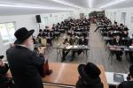 הגאון ר' אפרים וואקסמאן שליט"א טרעט אויף פאר די תלמידים פון ישיבת צאנז סטעטן איילענד, אין מחנה 'עבודת נפתלי' צאנז.