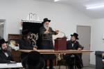 הגאון ר' אפרים וואקסמאן שליט"א טרעט אויף פאר די תלמידים פון ישיבת צאנז סטעטן איילענד, אין מחנה 'עבודת נפתלי' צאנז.