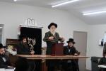 הגאון ר' אפרים וואקסמאן שליט"א טרעט אויף פאר די תלמידים פון ישיבת צאנז סטעטן איילענד, אין מחנה 'עבודת נפתלי' צאנז.