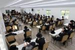 הגאון ר' אפרים וואקסמאן שליט"א טרעט אויף פאר די תלמידים פון ישיבת צאנז סטעטן איילענד, אין מחנה 'עבודת נפתלי' צאנז.