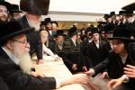 בילדער גאלעריע: כ"ק אדמו"ר מצאנז קלויזענבורג שליט"א באזוכט אין ארה"ק דריטער טייל